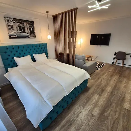 Cozy Sunset Near Calea Victoriei